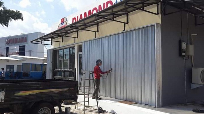 Pemasangan folding gate di cerebon