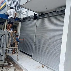 Pemasangan  Rolling door